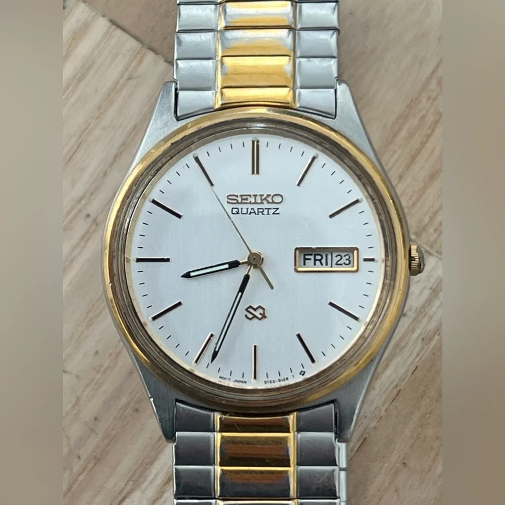 Seiko SQ Vintage Men’s Watch Two-Tone Stretch Bracelet Silver Dial Date Window